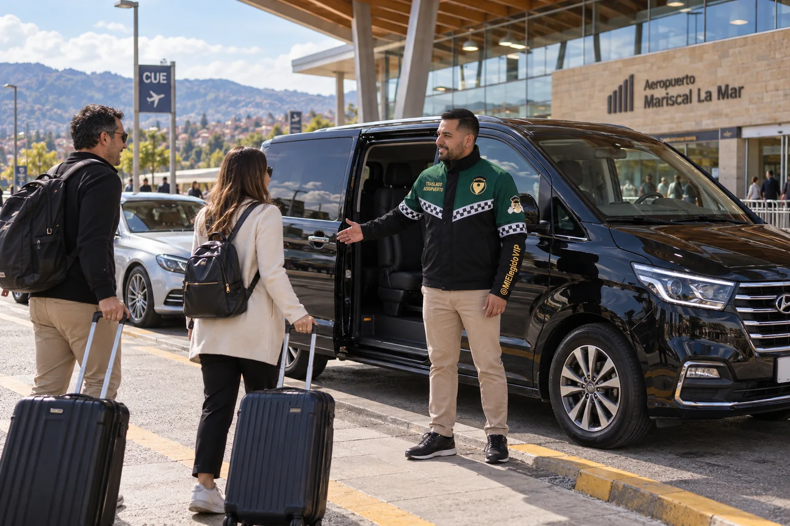 Recreación de traslado aeropuerto para Cuenca, con conductor uniformado, viajeros y vehículo junto a una terminal