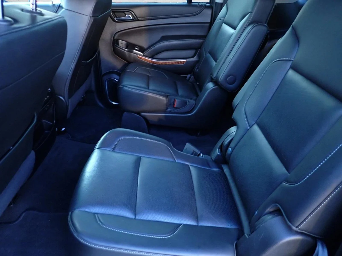 Asientos traseros de Chevrolet Suburban sin blindaje en el portafolio de Mi Elegido VIP