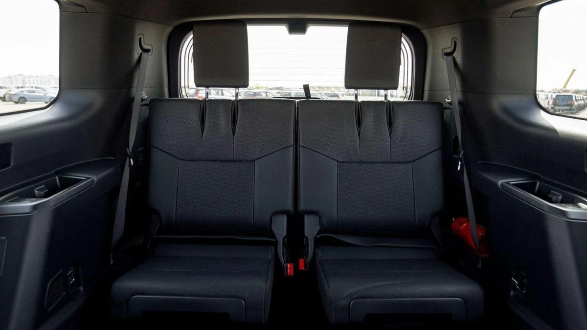 Asientos traseros de Toyota Prado sin blindaje en el portafolio de Mi Elegido VIP